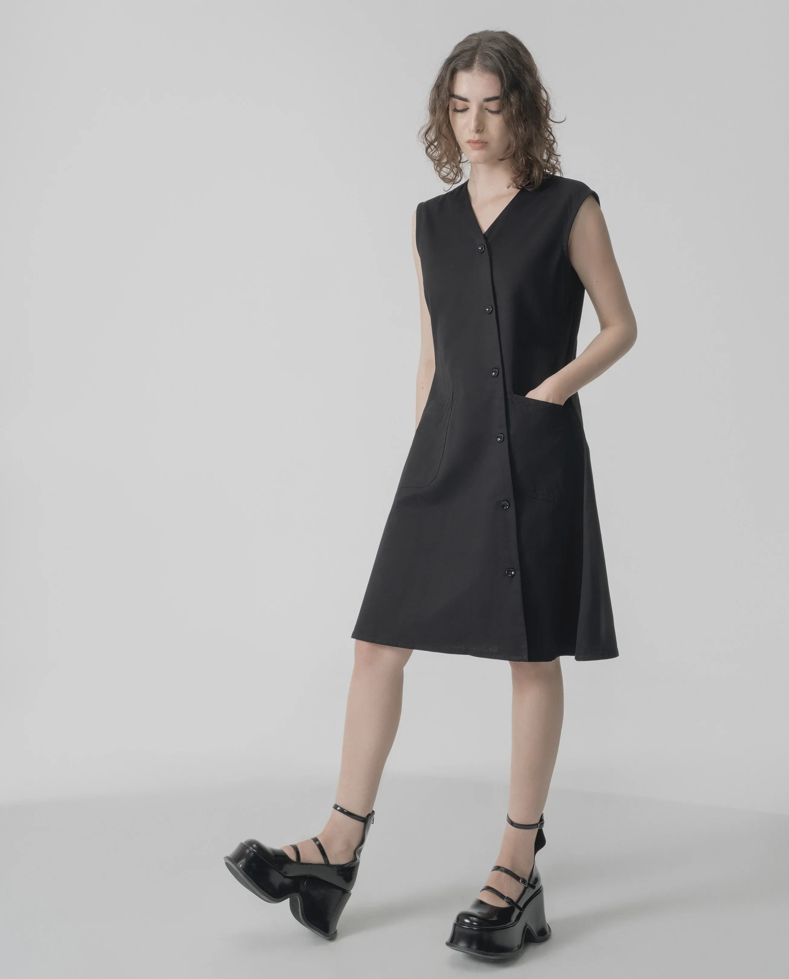 Sleeveless Shift Dress - Black